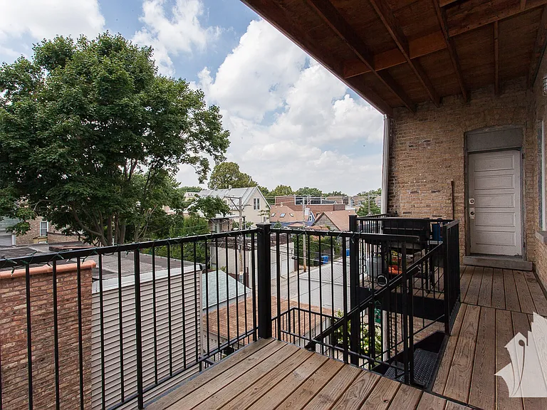1436 W Addison St — Photo 15
