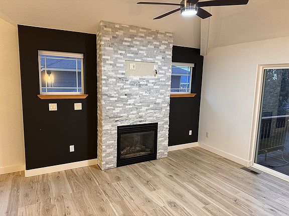 Fireplace w/space for TV