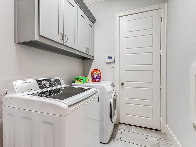 4008 N Cresthaven Rd — Photo 21