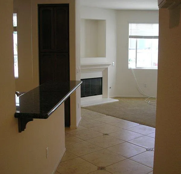 315 Dolphin Ln — Photo 4