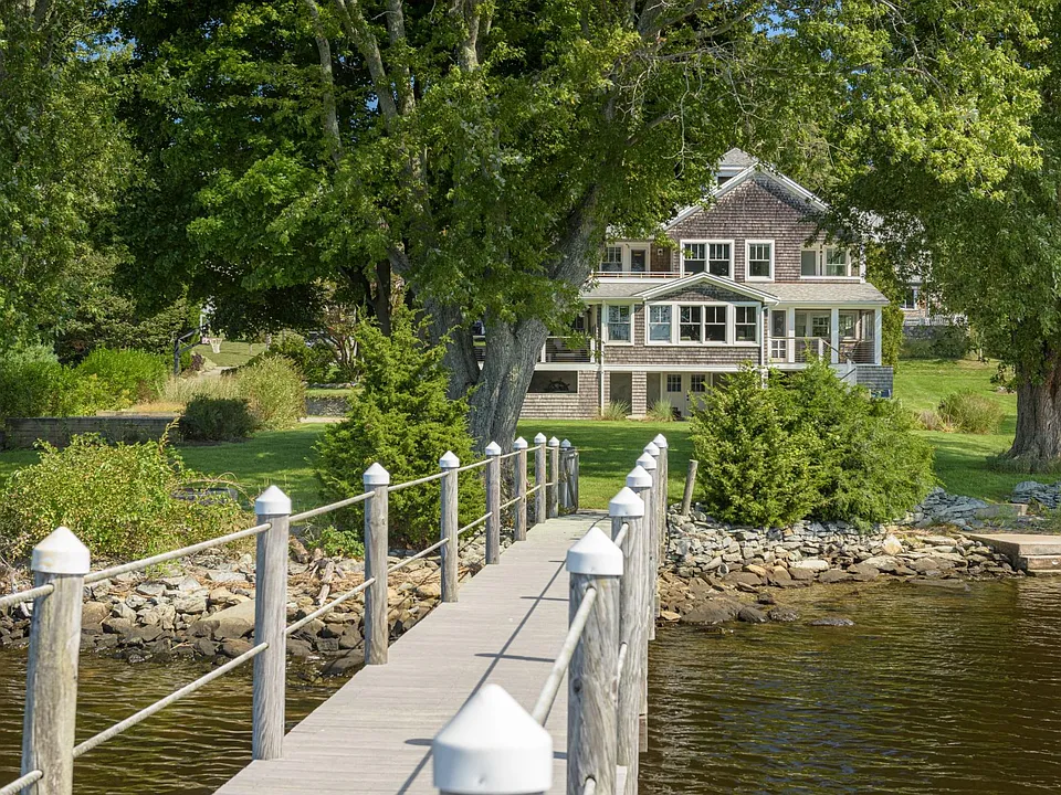 39 Shore Dr