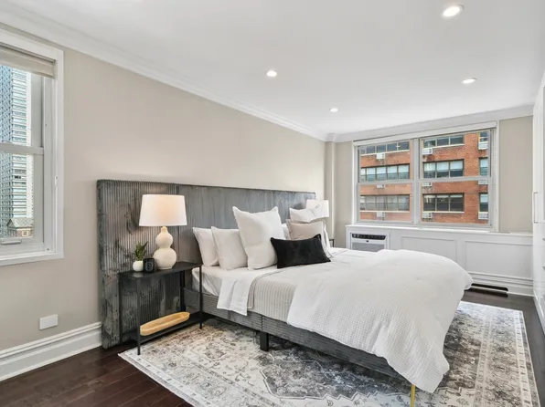 310 East 70th Street image 5 of 11