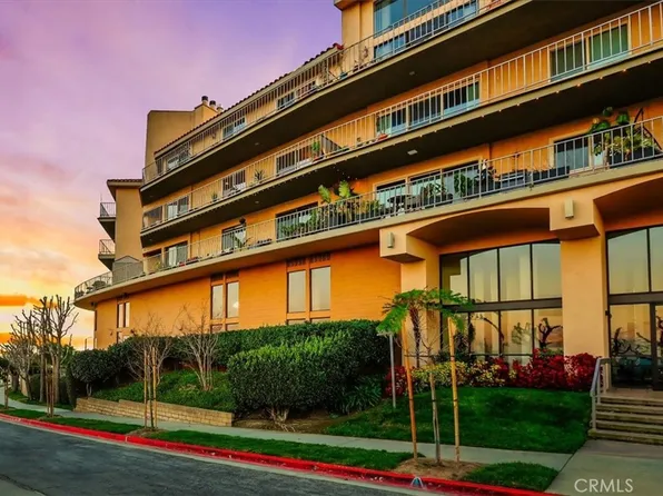 2700 E Panorama Dr APT 302, Signal Hill, CA 90755