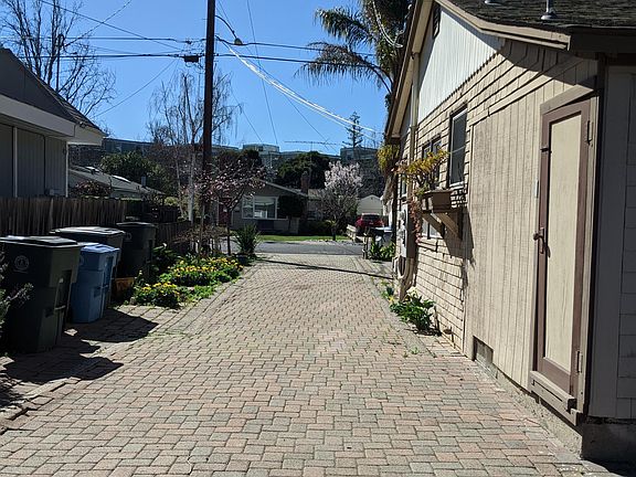 4th image of 4065 Wilkie Way