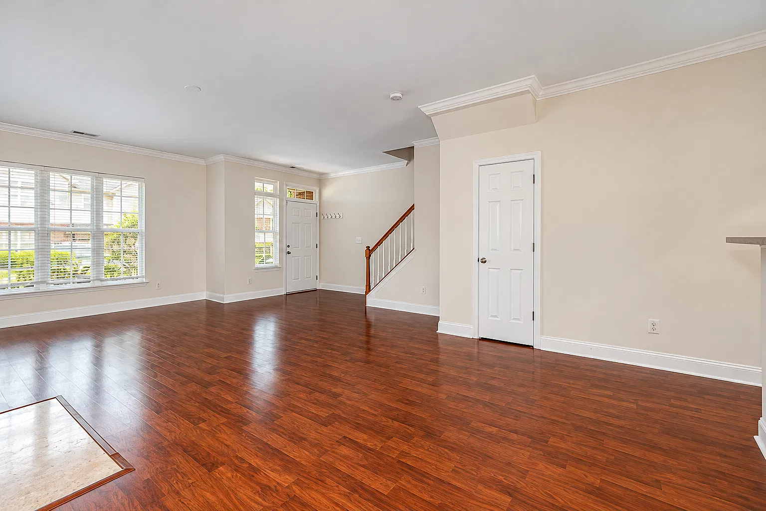 3 bed, 2.5 bath, 1417 sqft, $2,100 — Photo 4