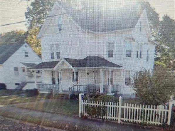 22 Cleveland St, Danbury, CT 06810