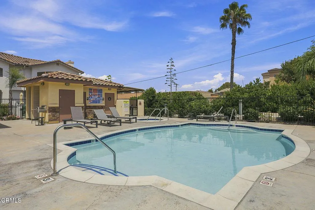 3 bed, 2.5 bath, 1681 sqft, $3,850 — Photo 3