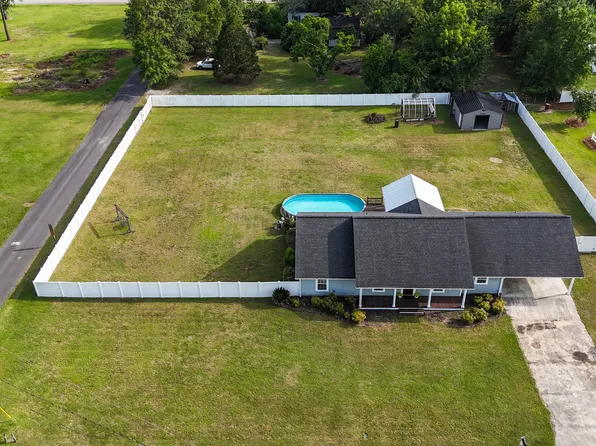 415 Walter St, Odum, GA 31555