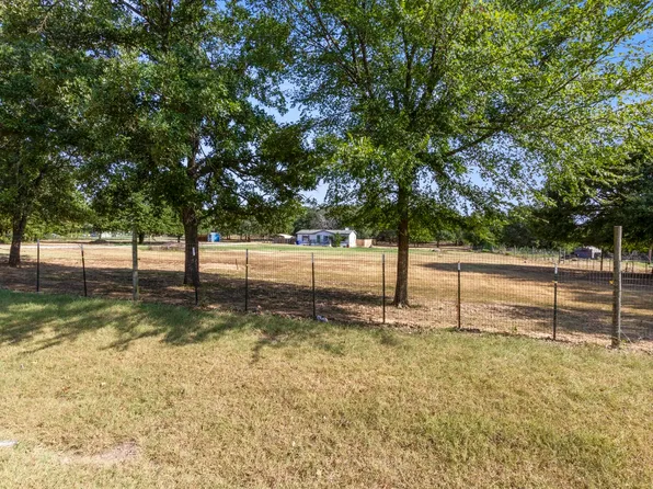 313 Hogan Ln, Whitesboro, TX 76273