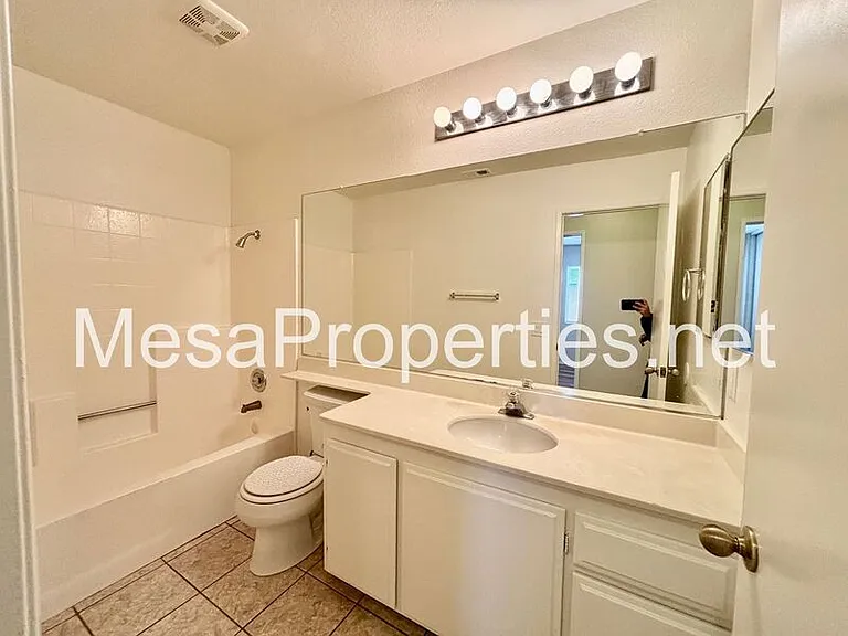 14390 Hillsborough Dr — Photo 14