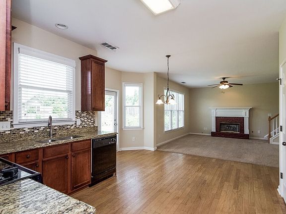 5th image of 2400 Chandler Grove Dr