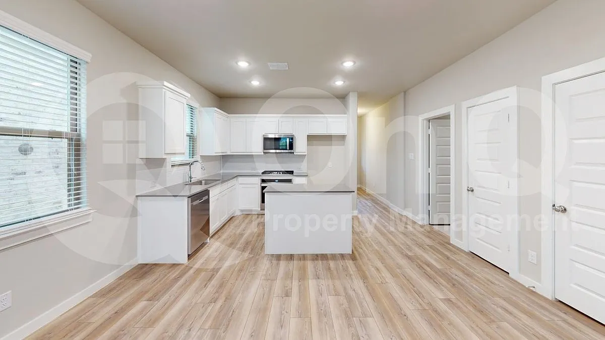 4 bed, 3.0 bath, 2238 sqft, $2,450 — Photo 4