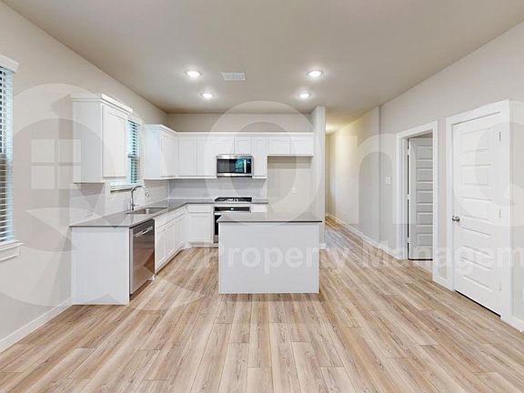 4th image of 1323 Great Sand Dune St