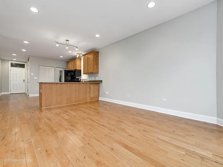 3247 S Emerald Ave #3-F — Photo 8
