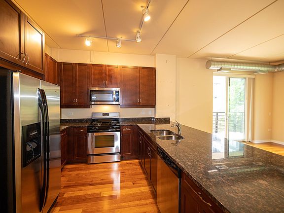 2nd image of 873 N Larrabee St #3011