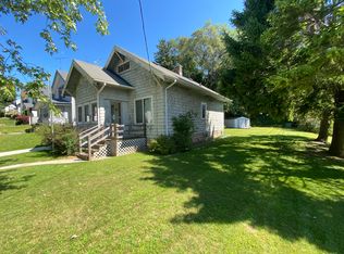 829 S 24th St, Manitowoc, WI 54220