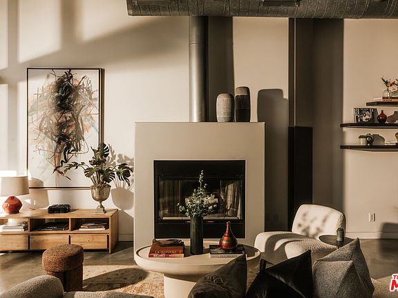 3rd image of 208 S Venice Blvd APT A