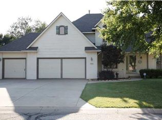 121 S Springwood Dr, Derby, KS 67037