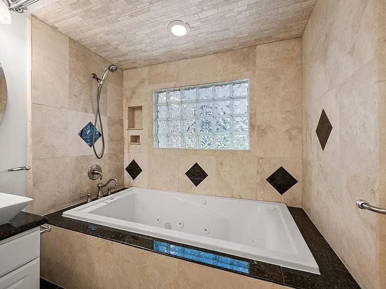 10310 Mayfield Rd — Photo 28
