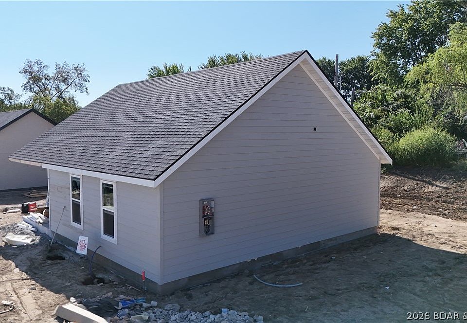 1st image of 208 Meredith Ln