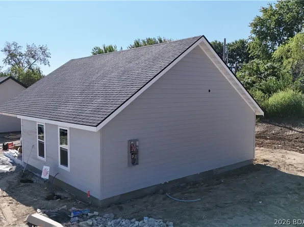 208 Meredith Ln, Eldon, MO 65026