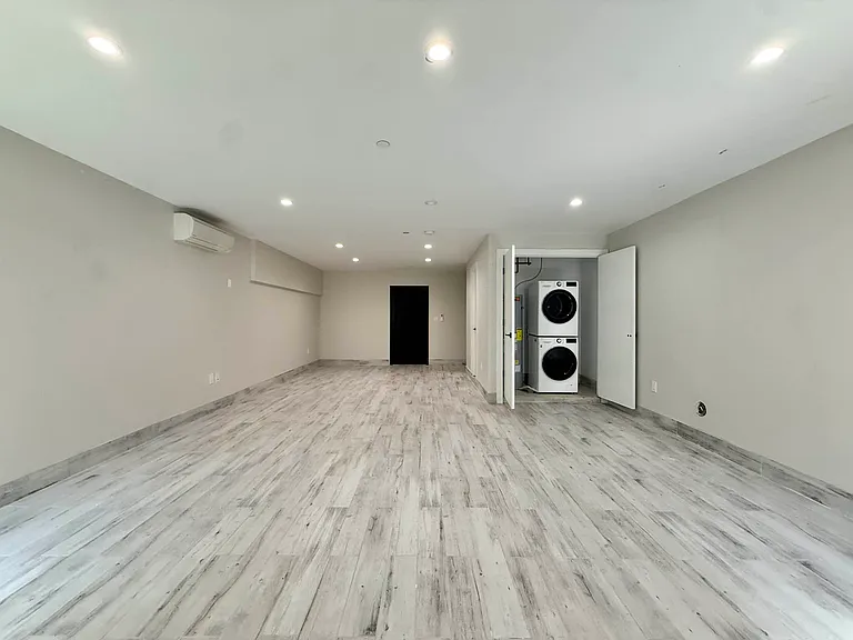 1544 Brooklyn Ave #1R — Photo 14