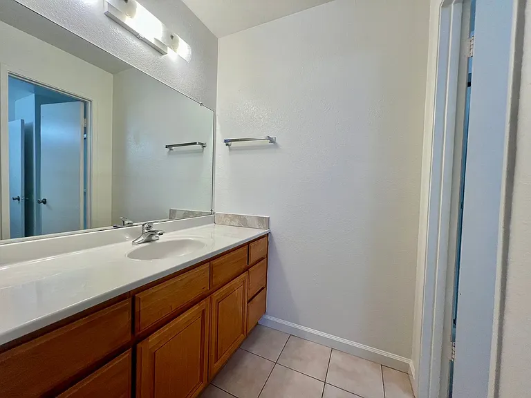 975 Owsley Ave — Photo 15