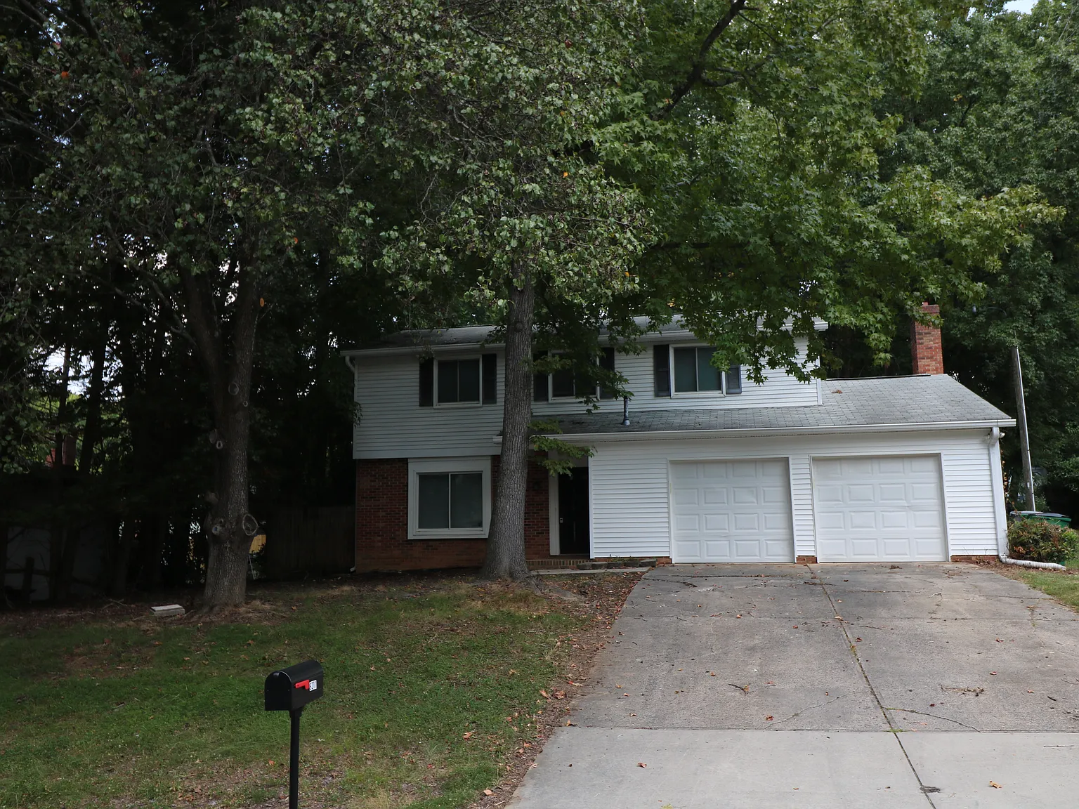 4 bed, 2.5 bath, 1800 sqft, $2,200 — Photo 3