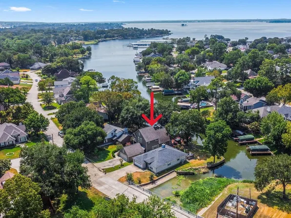 5094 Pleasure Lake Dr, Willis, TX 77318