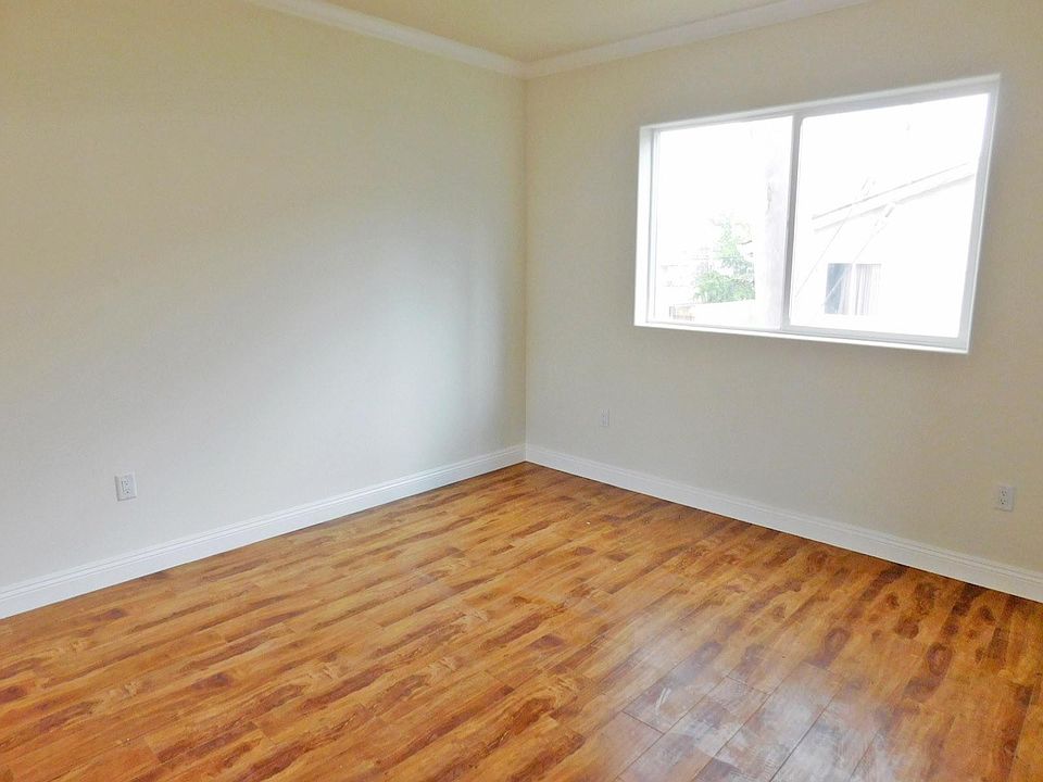 1st image of 10211 Tujunga Canyon Blvd Unit 105