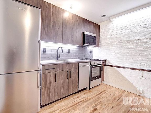 2nd image of 123 Bank St APT 160