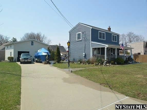 3rd image of 1060 Thomas Ave