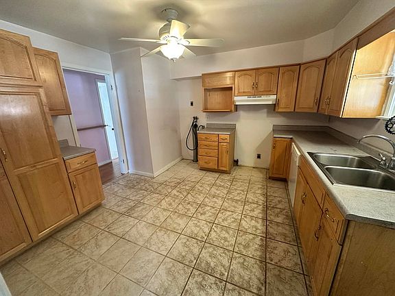 2nd image of 807 Wisteria Dr