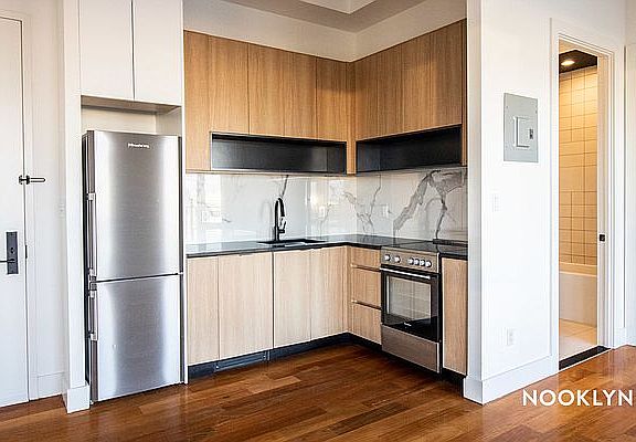 5th image of 215 Green St #6B