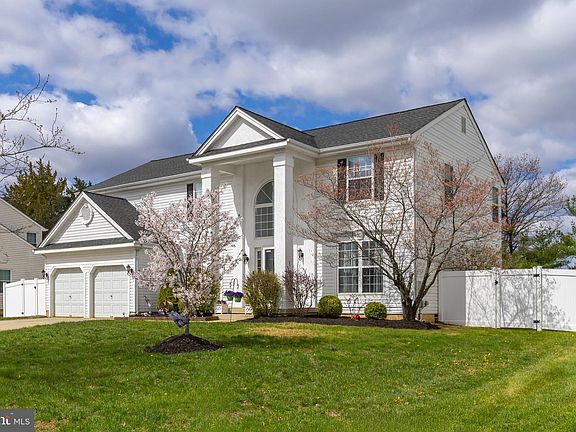 2nd image of 1225 Whispering Woods Dr
