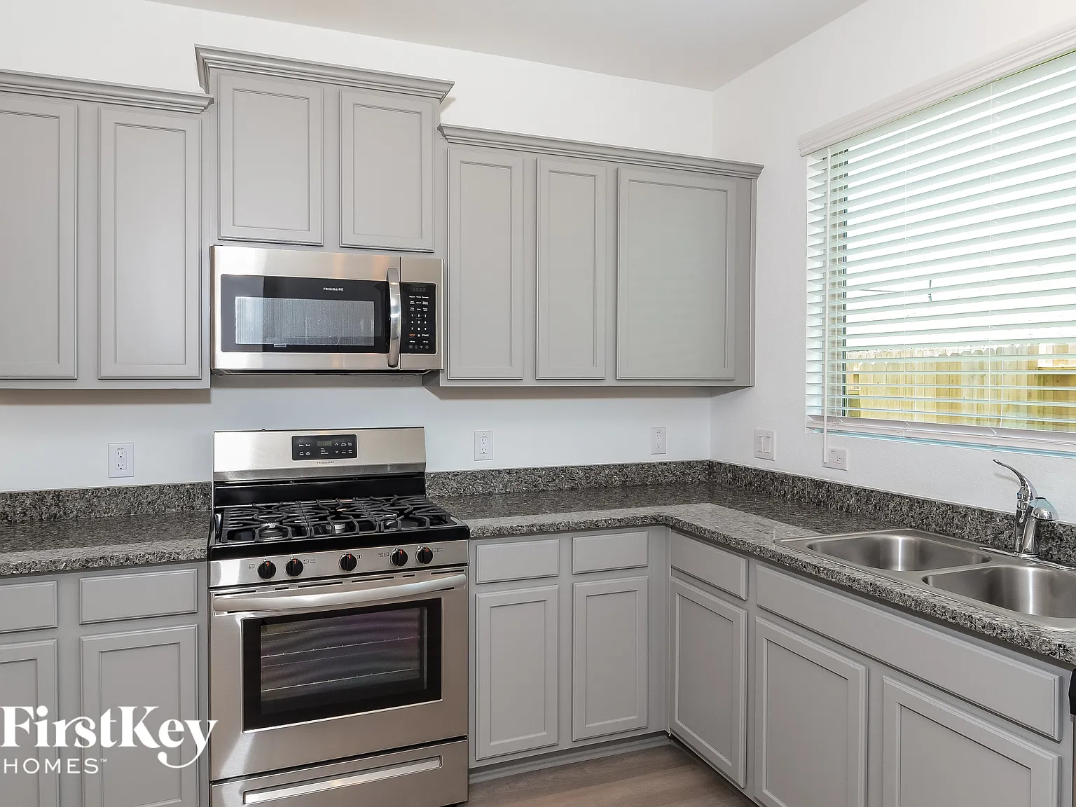 4 bed, 2.5 bath, 1853 sqft, $2,310 — Photo 4