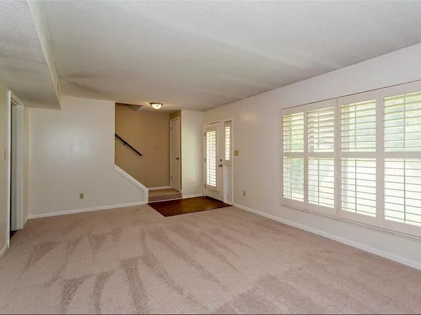 3218 Overton Manor Dr, Birmingham, AL 35243