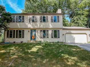 1224 Cavalier Dr, Waukesha, WI 53186