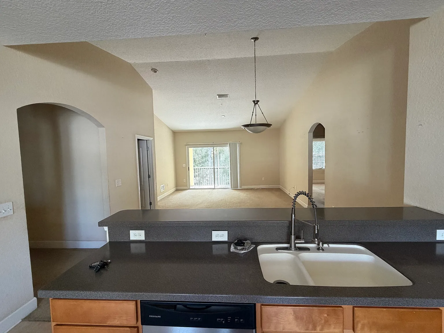 3 bed, 1680 sqft, $1,800 — Photo 4
