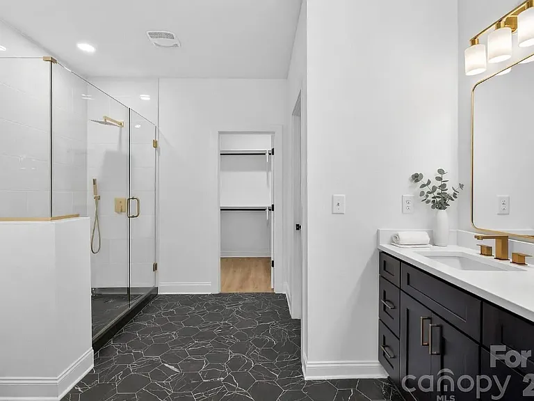 1800 Vinton St — Photo 7