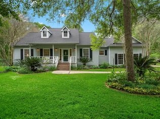 17911 Oak Bayou Rd, Damon, TX 77430