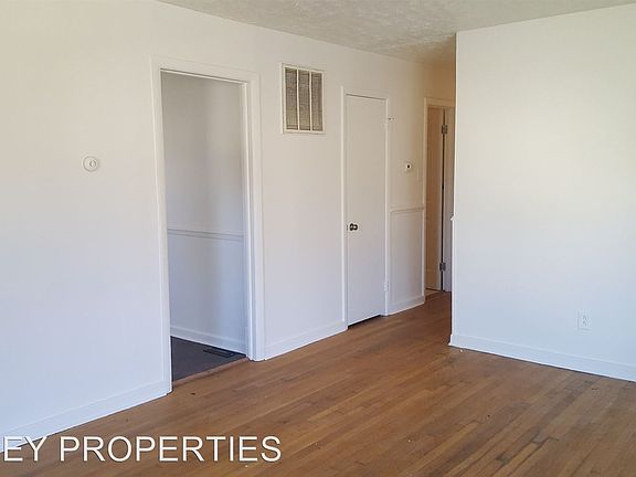 3rd image of 519 S Oak Ave
