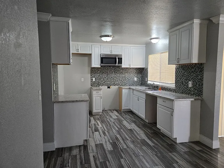 7305 Village Green Dr — Photo 16