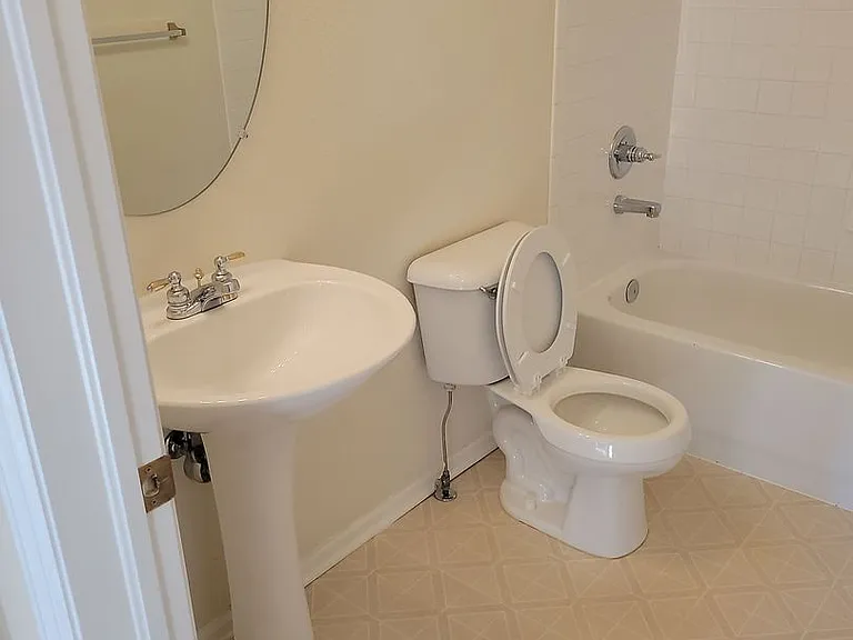 1703 Whitehall Dr #2-H — Photo 22