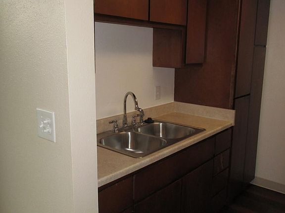 2nd image of 1405 Race St APT 203