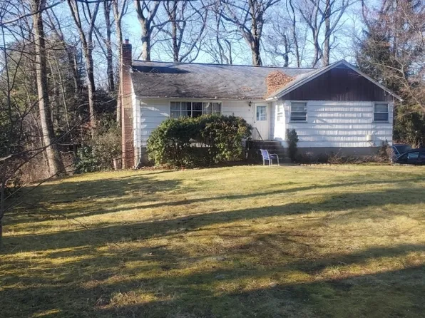 18 Awashawaugh Rd, Park Ridge Boro, NJ 07656