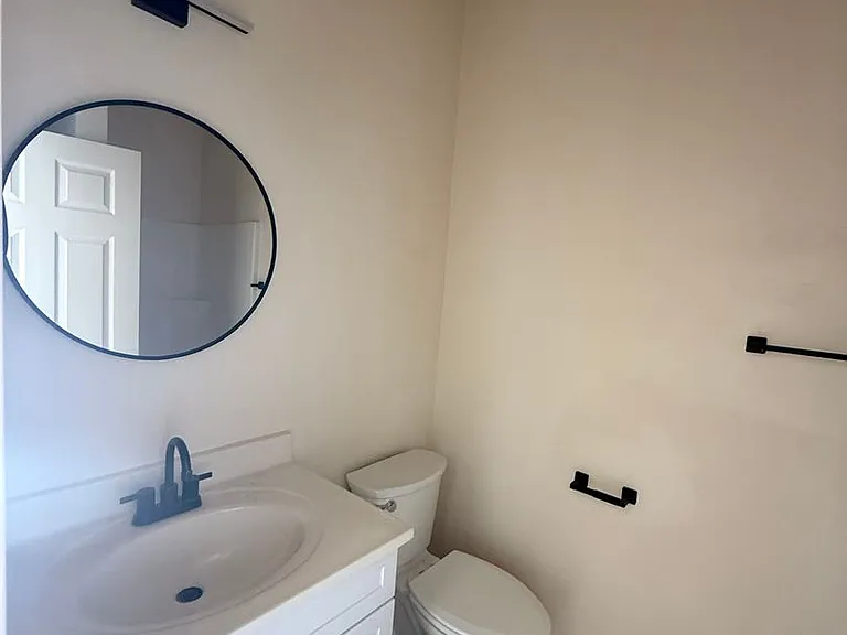 2221 Union Ave — Photo 5
