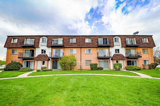1st image of 9474 Bay Colony Dr APT 3E