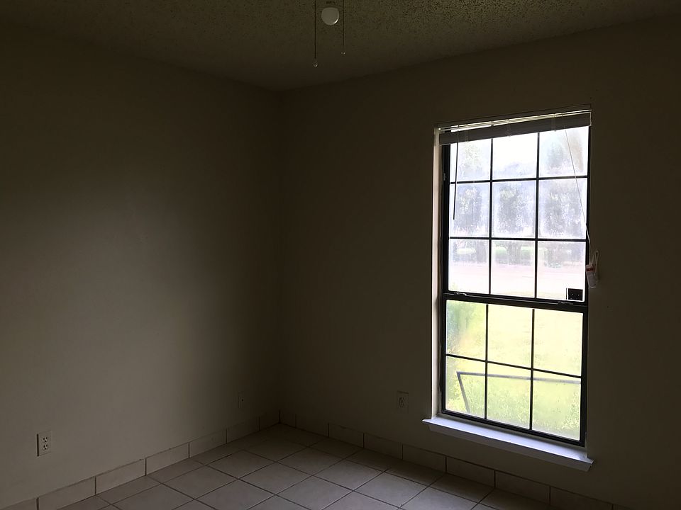 1st image of 330 Juniper Dr