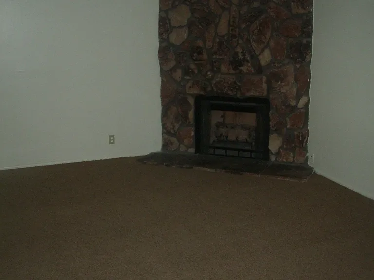 475-477 Delta Cir — Photo 5